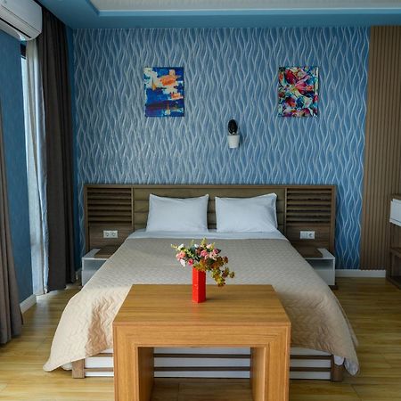 באטומי Hotel Sunny מראה חיצוני תמונה