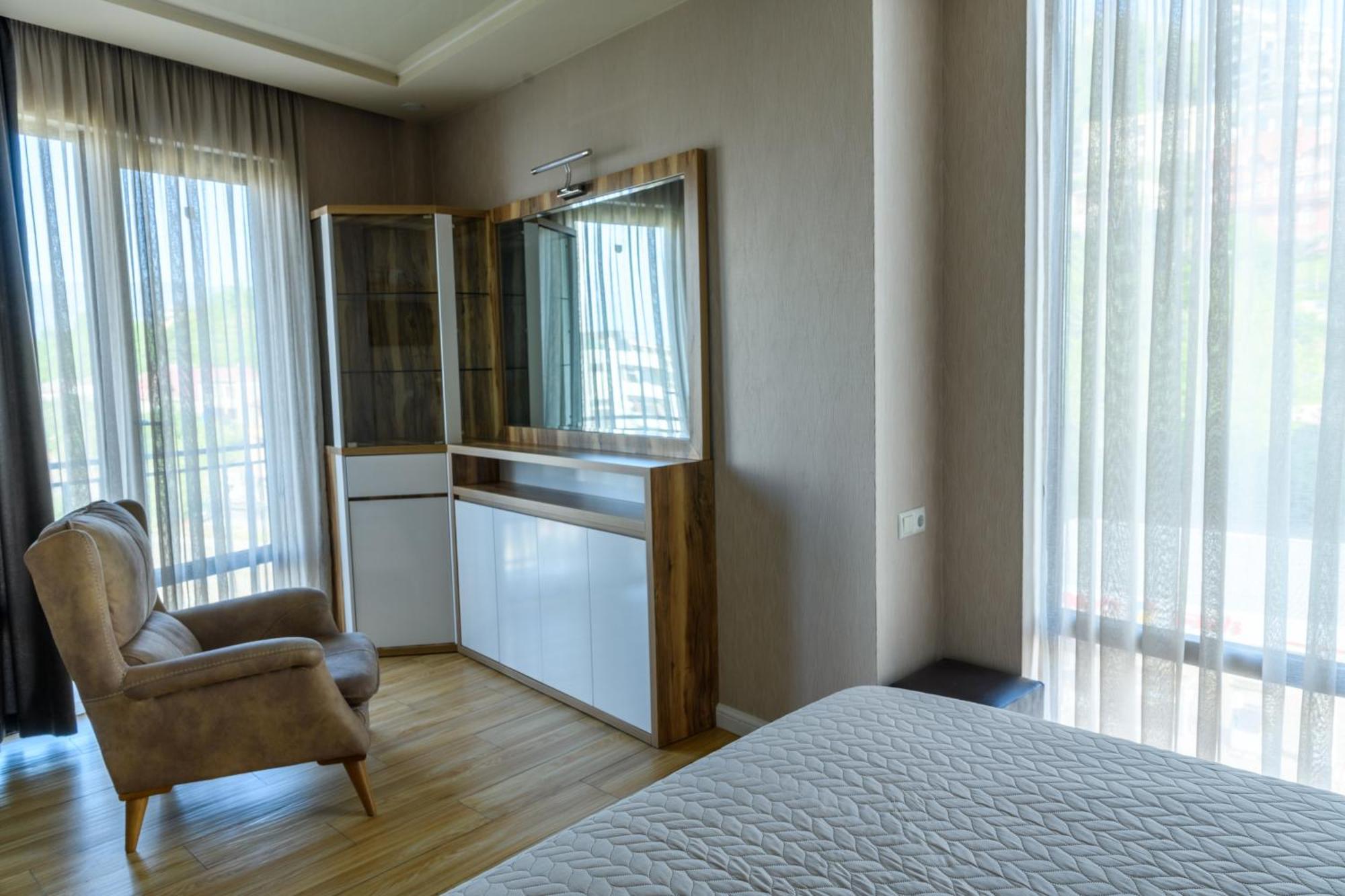 באטומי Hotel Sunny מראה חיצוני תמונה